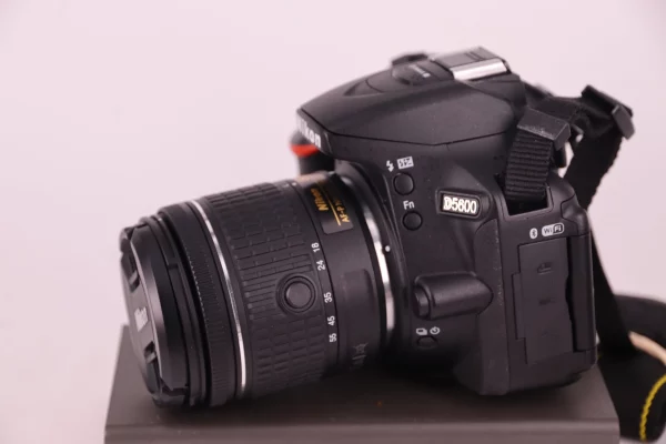 Nikon D5600 + 18-55mm AF-P DX VR f3.5-5.6 Lens (Used)